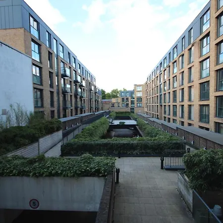 Lovely 1 Bed, Located In The Heart Of Apartment